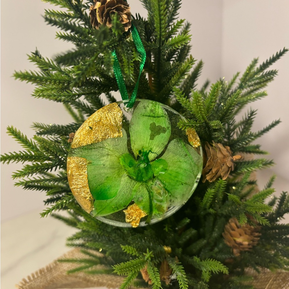 Handmade christmas/ wall ornament with real flowers